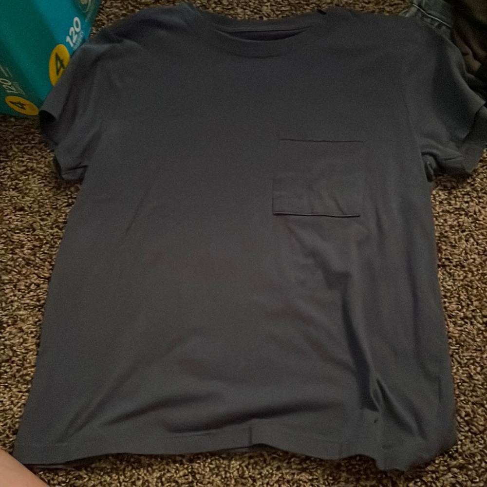 basic tee w a pocket